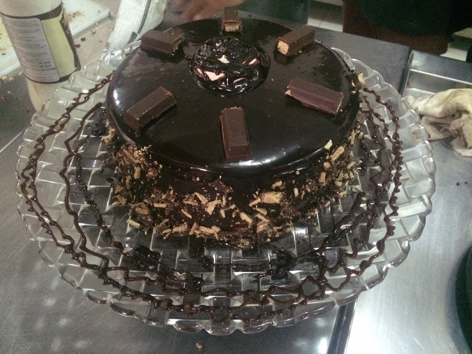 kit-kat cake